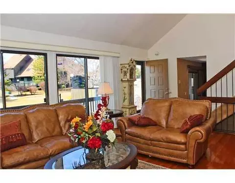 174 Westgate Dr, Edison, NJ 08820 photo 3