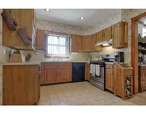 69 Maxwell Ave, NJ 08863 photo 2