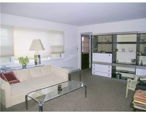 21 Orchard Rd, Middlesex, NJ 08846 photo 2