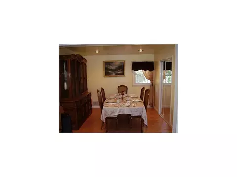 24 Becker Dr, NJ 08859 photo 6