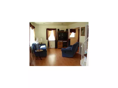 24 Becker Dr, NJ 08859 photo 5