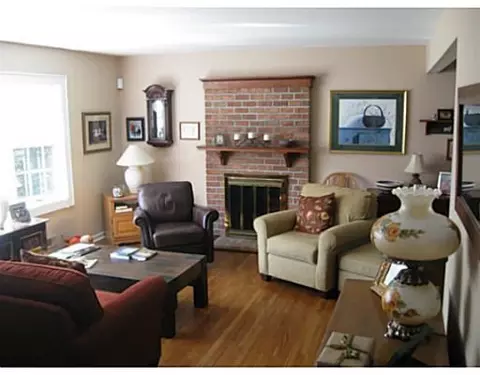 20 Greenbrook Rd, Middlesex, NJ 08846 photo 3