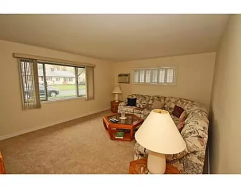 7 Comstock Rd, Edison, NJ 08817 photo 2