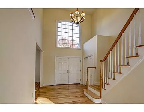 1 Hackett Dr, Edison, NJ 08820 photo 2