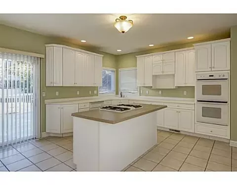 1 Hackett Dr, Edison, NJ 08820 photo 5