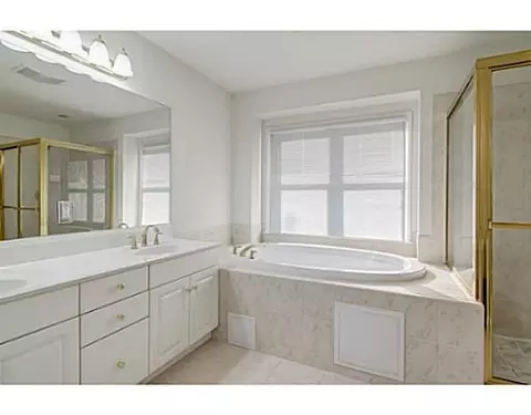 1 Hackett Dr, Edison, NJ 08820 photo 15