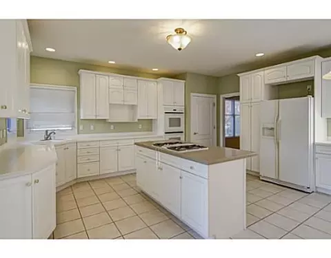 1 Hackett Dr, Edison, NJ 08820 photo 6