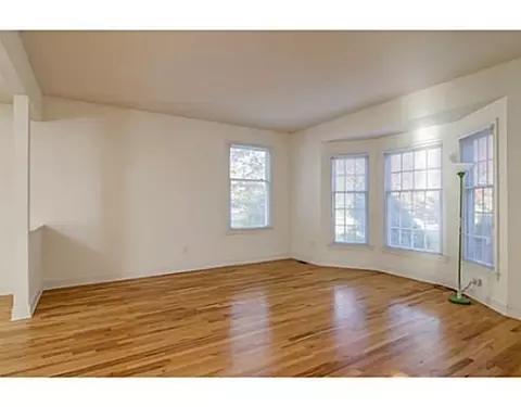 1 Hackett Dr, Edison, NJ 08820 photo 3