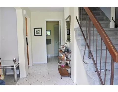 401 Maplecrest Rd, Edison, NJ 08820 photo 2