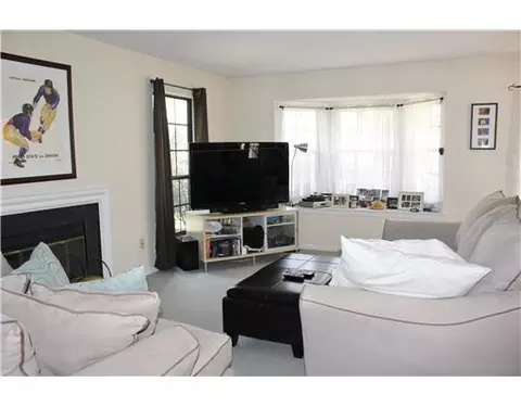 401 Maplecrest Rd, Edison, NJ 08820 photo 4