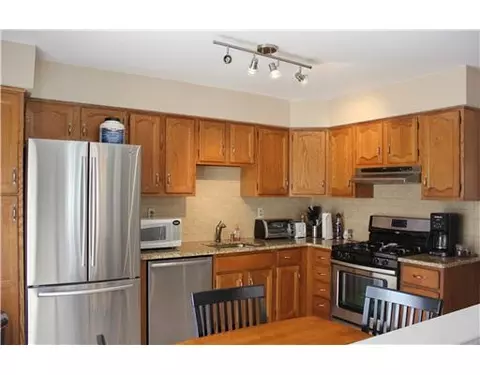 401 Maplecrest Rd, Edison, NJ 08820 photo 9