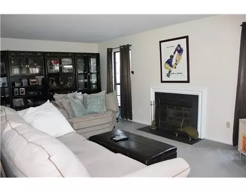 401 Maplecrest Rd, Edison, NJ 08820 photo 3
