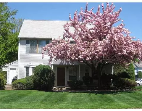 401 Maplecrest Rd, Edison, NJ 08820 photo 1