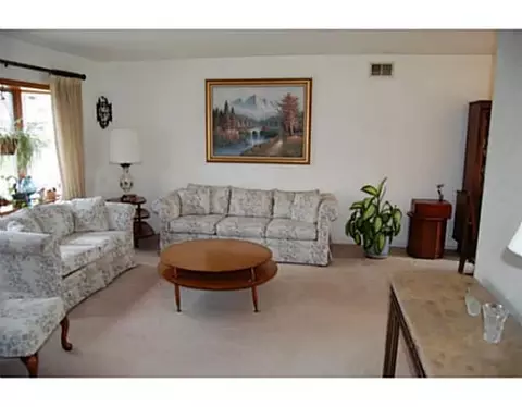 10 Eardley Rd, Edison, NJ 08817 photo 2