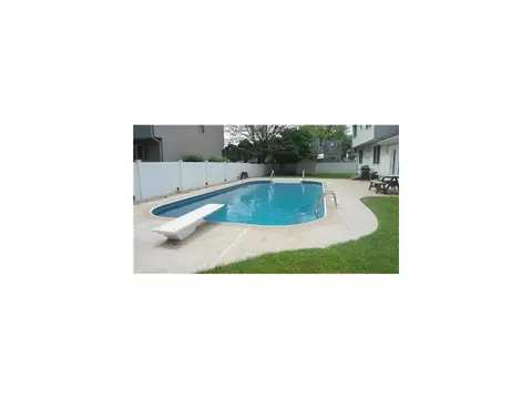 600 Pierrepont Ave, Middlesex, NJ 08846 photo 5