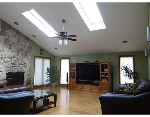 33 Hansen Dr, Edison, NJ 08820 photo 9