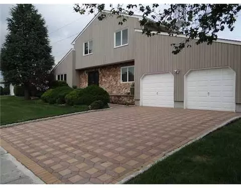 33 Hansen Dr, Edison, NJ 08820 photo 2