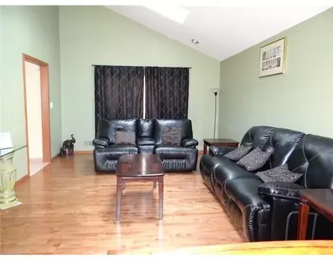 33 Hansen Dr, Edison, NJ 08820 photo 4