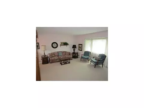 19 Meyer Rd, Edison, NJ 08817 photo 3