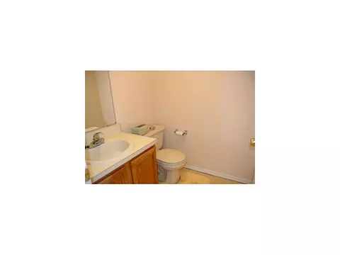 28 N Sycamore Rd, Middlesex, NJ 08846 photo 5