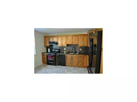 28 N Sycamore Rd, Middlesex, NJ 08846 photo 3
