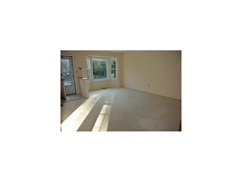 28 N Sycamore Rd, Middlesex, NJ 08846 photo 4