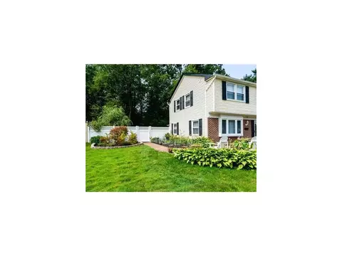 147 Warren Dr, NJ 07747 photo 2