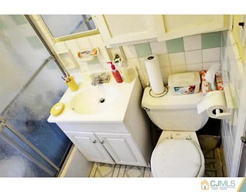 66 Macarthur Dr, Edison, NJ 08837 photo 5