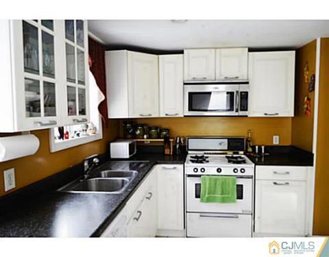 66 Macarthur Dr, Edison, NJ 08837 photo 2