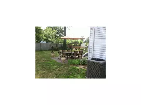 238 Oak Dr, Middlesex, NJ 08846 photo 11