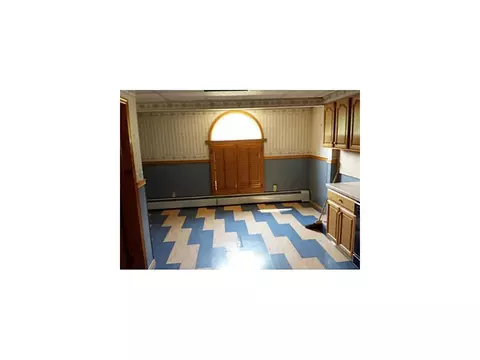 85 E William St, NJ 08863 photo 9