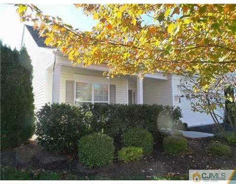 418 Breakers, East Franklin, NJ 08873 photo 3