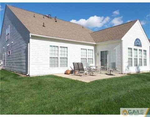 418 Breakers, East Franklin, NJ 08873 photo 17