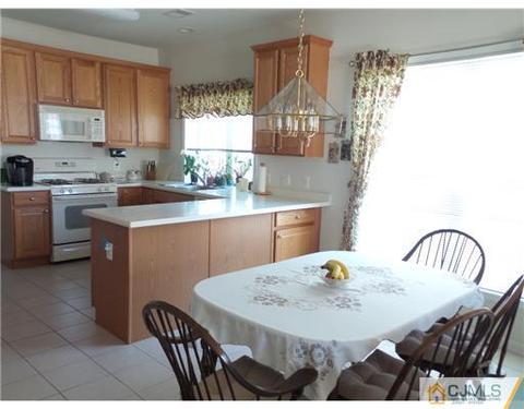 418 Breakers, East Franklin, NJ 08873 photo 9