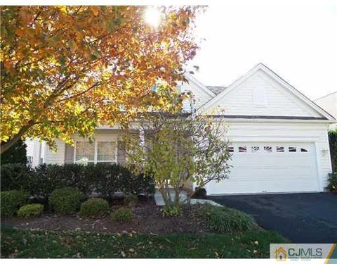 418 Breakers, East Franklin, NJ 08873 photo 2