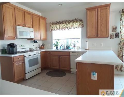 418 Breakers, East Franklin, NJ 08873 photo 8