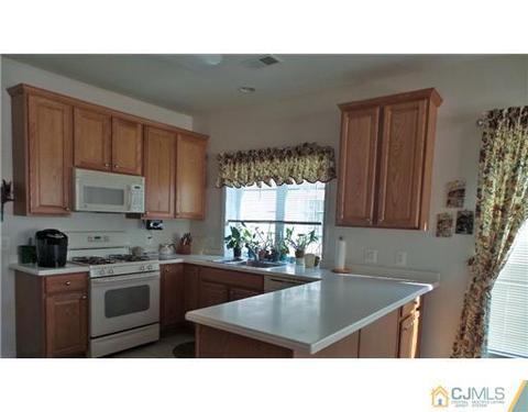 418 Breakers, East Franklin, NJ 08873 photo 7