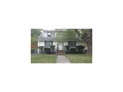 7 Walnut St, Edison, NJ 08817 photo 1