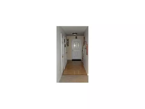 24 Schubert Ave, Edison, NJ 08820 photo 3