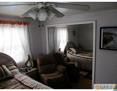 41 Macarthur Dr, Edison, NJ 08837 photo 14