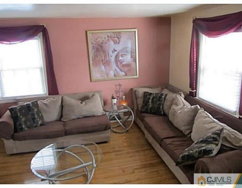 41 Macarthur Dr, Edison, NJ 08837 photo 4