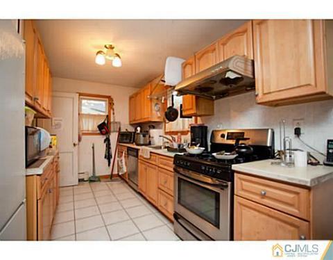 20 Cedar St, Edison, NJ 08820 photo 4