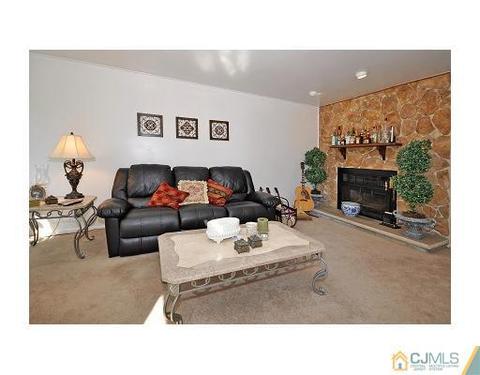 62 Laurie Ct, Matawan, NJ 07747 photo 3