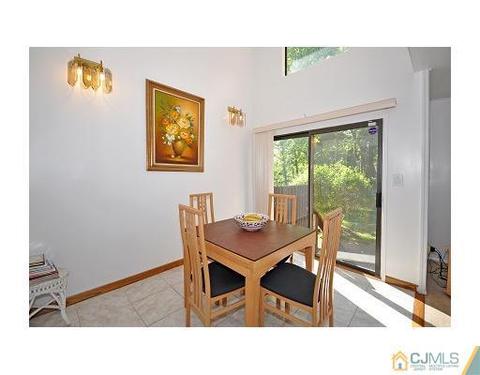 62 Laurie Ct, Matawan, NJ 07747 photo 4