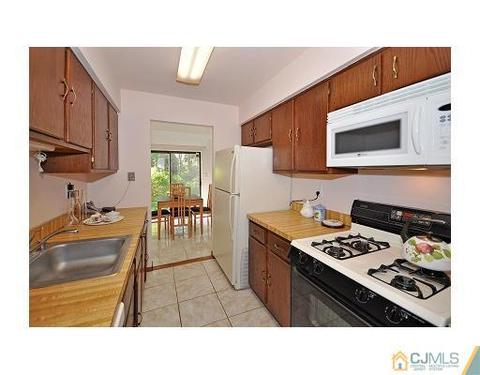 62 Laurie Ct, Matawan, NJ 07747 photo 5