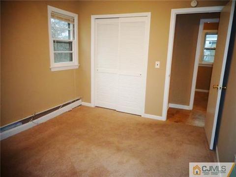 8 Marshall Pl, Middlesex, NJ 08846 photo 9