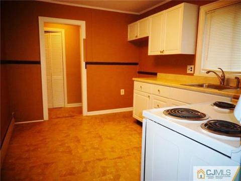 8 Marshall Pl, Middlesex, NJ 08846 photo 6
