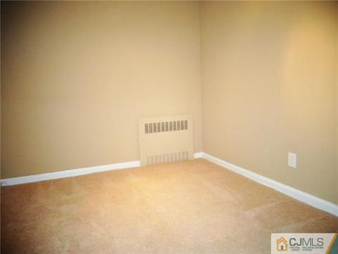 8 Marshall Pl, Middlesex, NJ 08846 photo 12