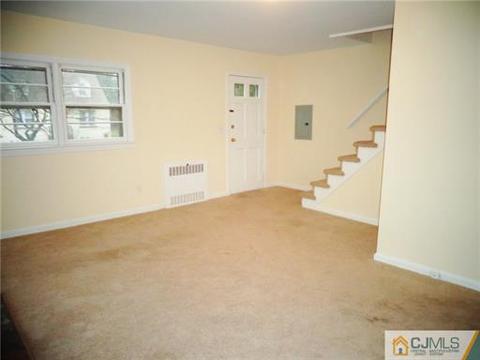 8 Marshall Pl, Middlesex, NJ 08846 photo 3