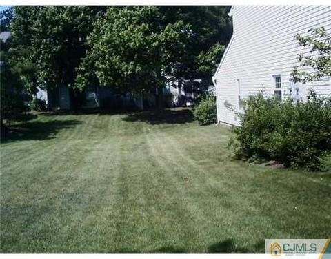 10 Upperbrook Ct, Parlin, NJ 08859 photo 2